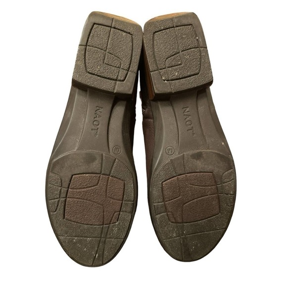 Naot Bayamo Cut Out Bootie in Soft Brown Leather and Radiant Copper - Picture 5 of 6